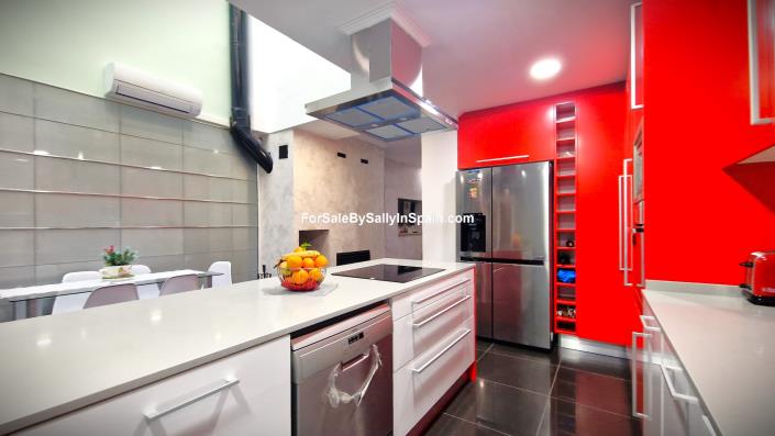 Image No.23-5 Bed Townhouse for sale