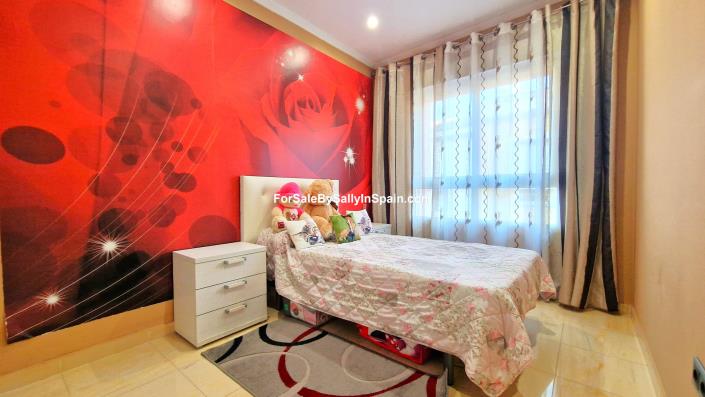 Image No.35-5 Bed Townhouse for sale