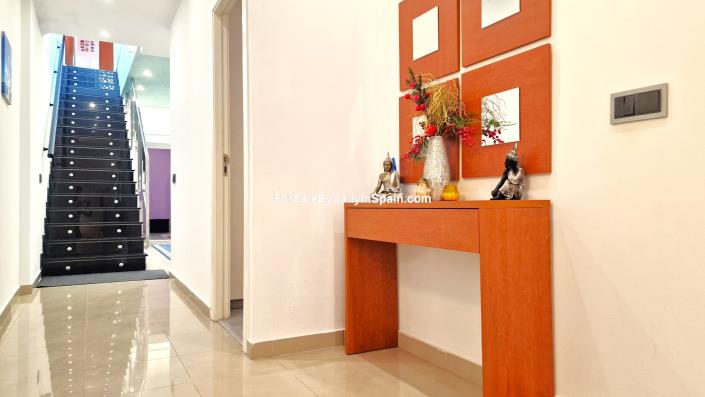 Image No.31-5 Bed Townhouse for sale