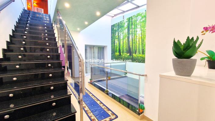 Image No.43-5 Bed Townhouse for sale