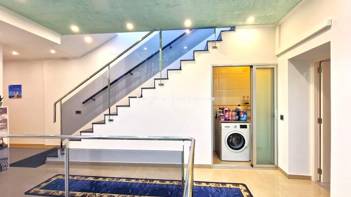 Image No.50-5 Bed Townhouse for sale