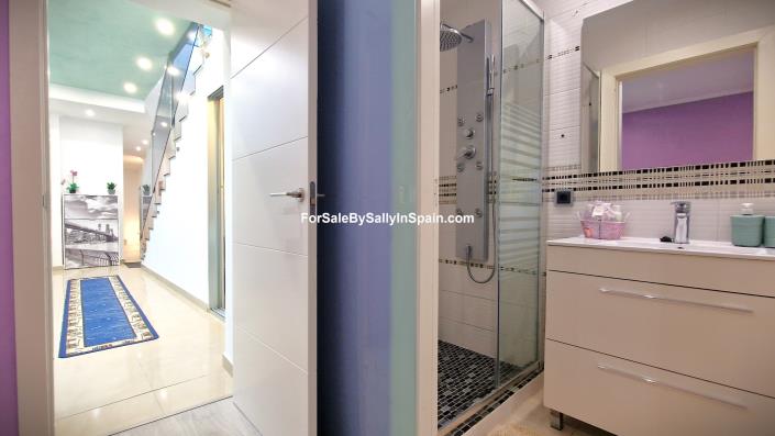 Image No.48-5 Bed Townhouse for sale