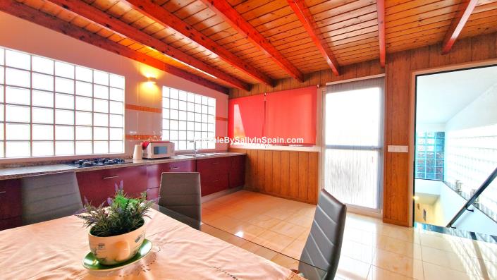 Image No.55-5 Bed Townhouse for sale