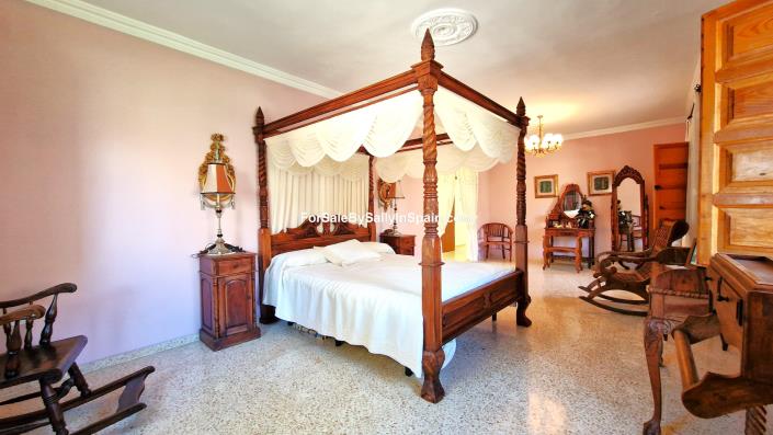 Image No.38-8 Bed Finca for sale