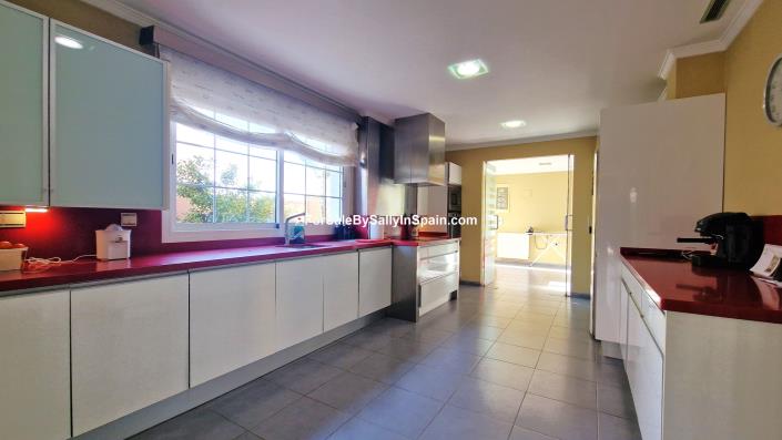 Image No.23-6 Bed Villa for sale