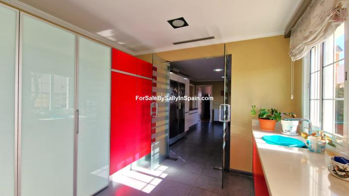 Image No.26-6 Bed Villa for sale