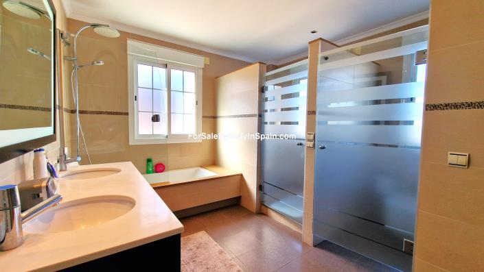 Image No.32-6 Bed Villa for sale