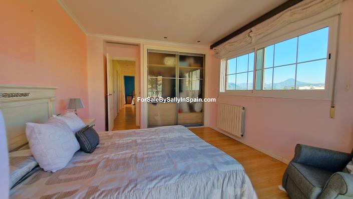 Image No.38-6 Bed Villa for sale