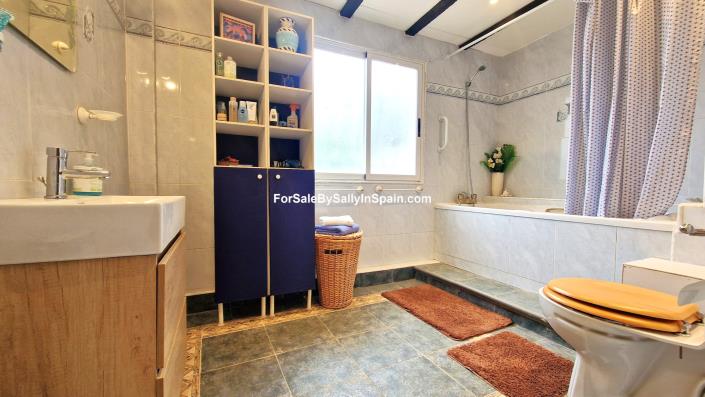 Image No.51-5 Bed Villa for sale