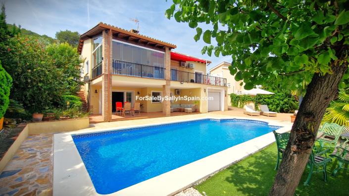 Image No.13-4 Bed Chalet for sale