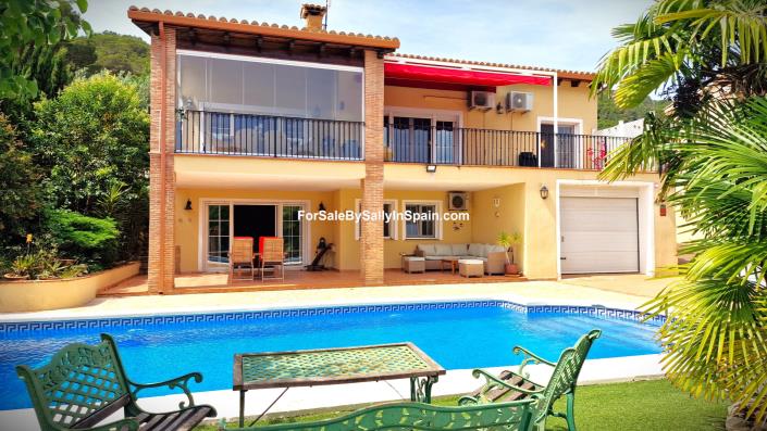 Image No.9-4 Bed Chalet for sale