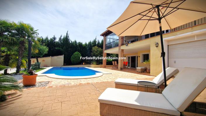 Image No.52-4 Bed Chalet for sale