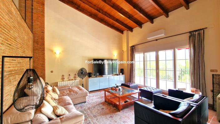 Image No.20-4 Bed Chalet for sale