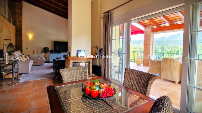 Image No.25-4 Bed Chalet for sale