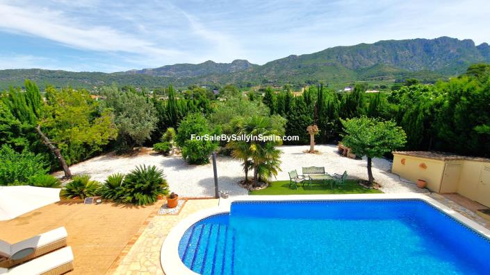 Image No.5-4 Bed Chalet for sale