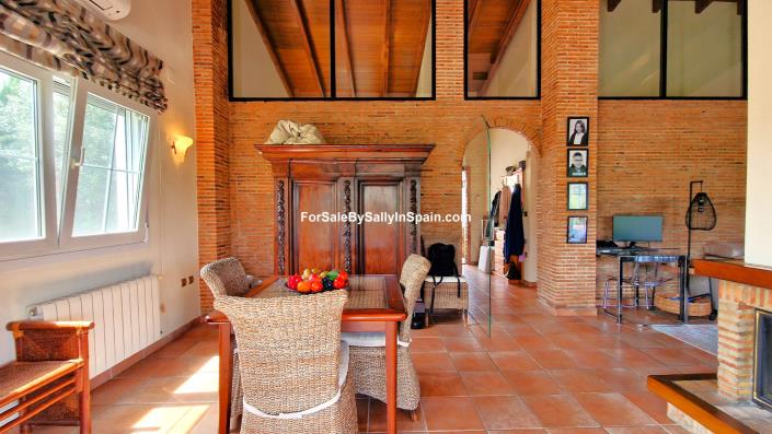 Image No.24-4 Bed Chalet for sale