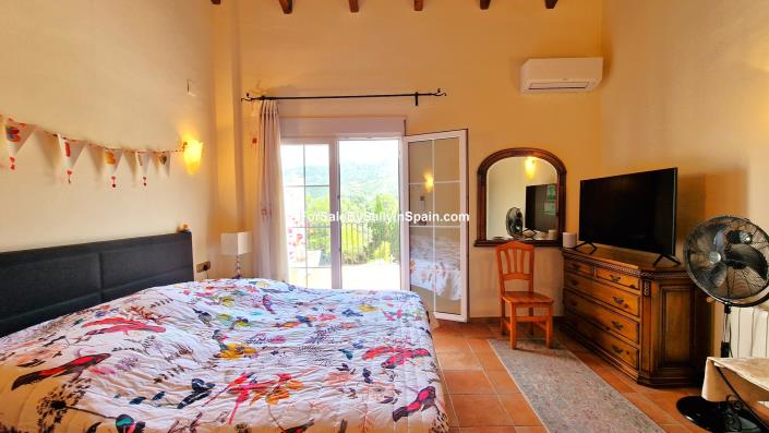 Image No.31-4 Bed Chalet for sale