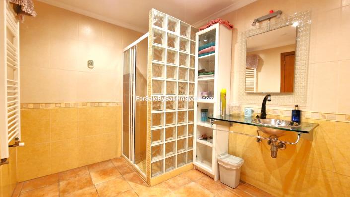 Image No.45-4 Bed Chalet for sale