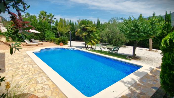 Image No.54-4 Bed Chalet for sale