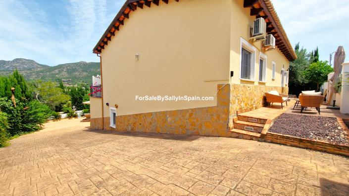 Image No.17-4 Bed Chalet for sale