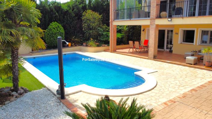 Image No.57-4 Bed Chalet for sale