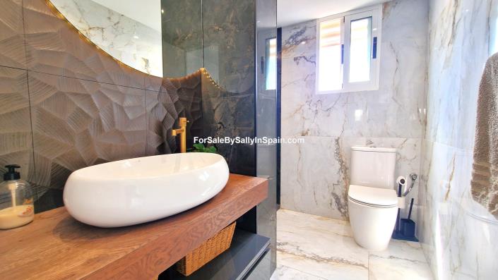 Image No.21-3 Bed Apartment for sale