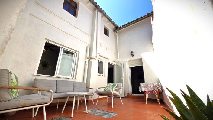 Image No.15-4 Bed Townhouse for sale