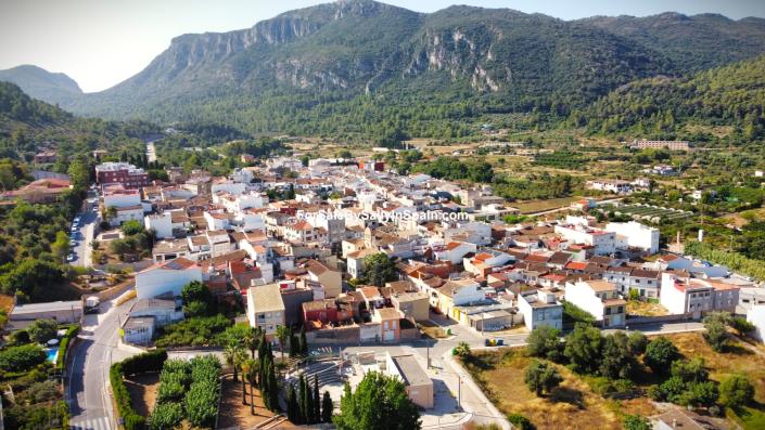 Image No.32-4 Bed Townhouse for sale