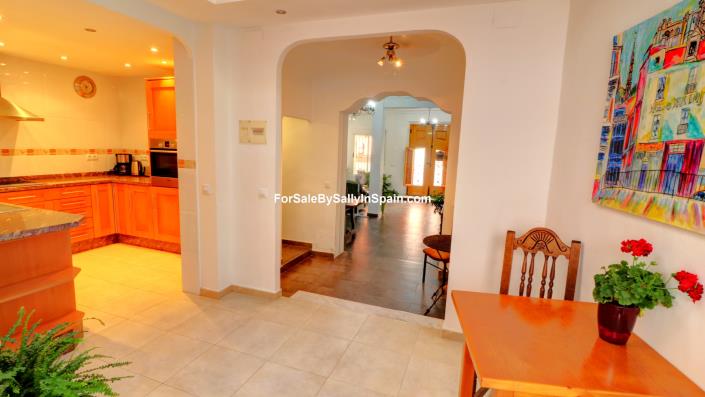 Image No.10-4 Bed Townhouse for sale