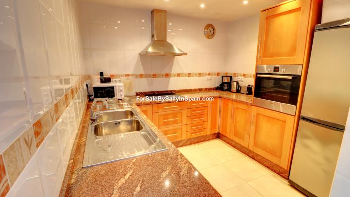 Image No.11-4 Bed Townhouse for sale