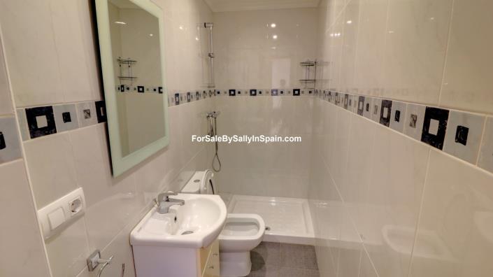 Image No.12-4 Bed Townhouse for sale