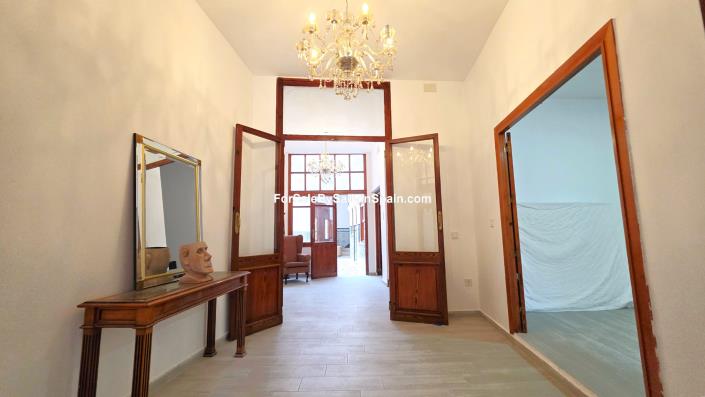 Image No.8-5 Bed Townhouse for sale