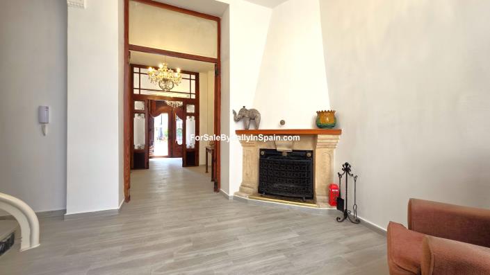 Image No.15-5 Bed Townhouse for sale