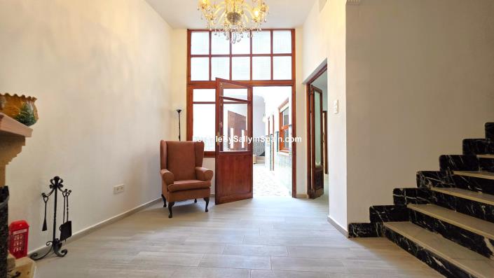 Image No.17-5 Bed Townhouse for sale