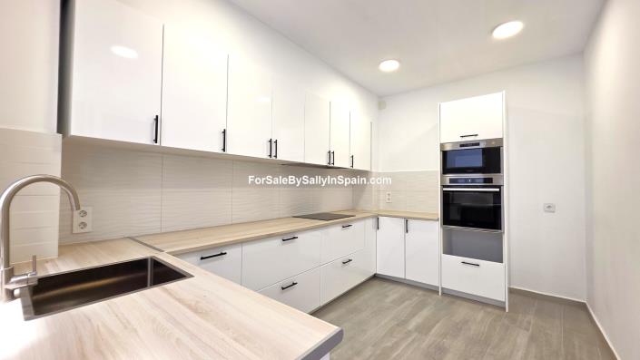 Image No.29-5 Bed Townhouse for sale