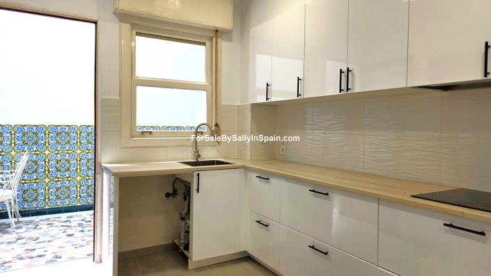 Image No.28-5 Bed Townhouse for sale