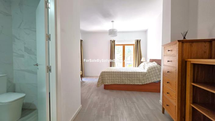 Image No.36-5 Bed Townhouse for sale