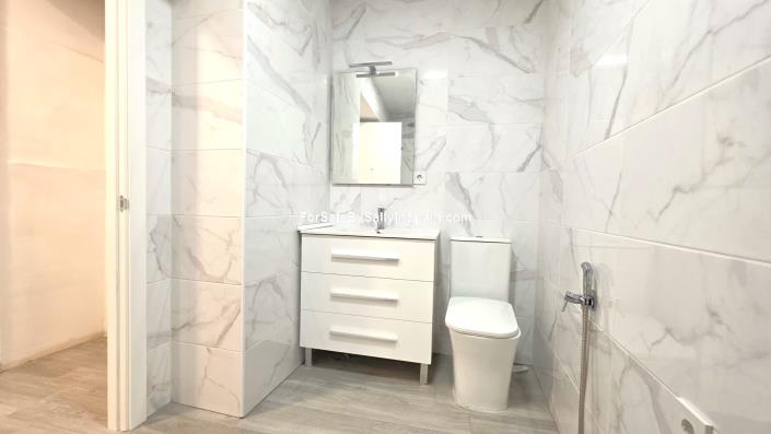 Image No.40-5 Bed Townhouse for sale