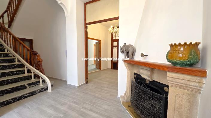 Image No.32-5 Bed Townhouse for sale