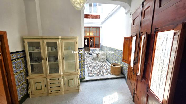 Image No.25-5 Bed Townhouse for sale