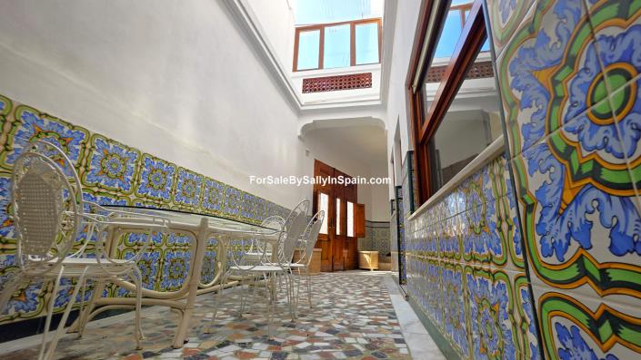 Image No.24-5 Bed Townhouse for sale