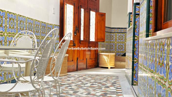 Image No.23-5 Bed Townhouse for sale