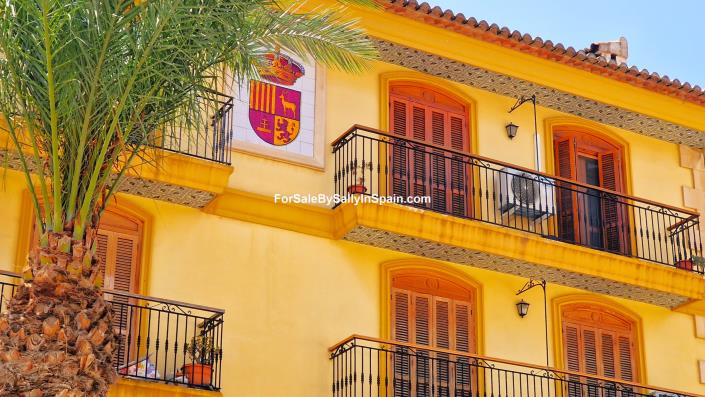 Image No.53-5 Bed Townhouse for sale