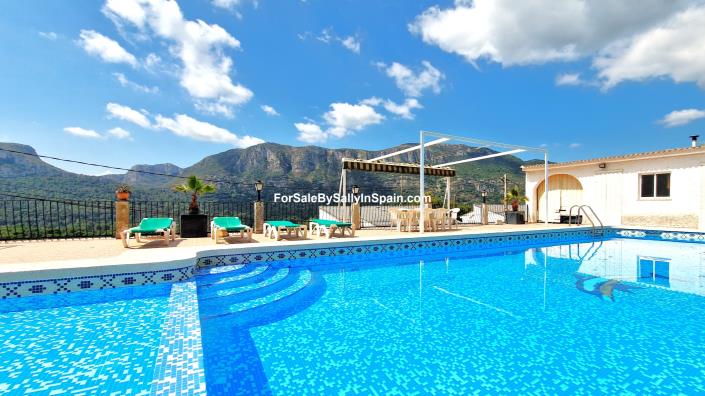 Image No.15-6 Bed Villa for sale