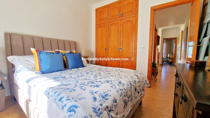 Image No.26-5 Bed Villa for sale