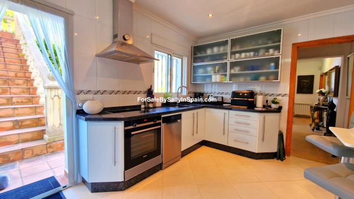 Image No.42-5 Bed Villa for sale