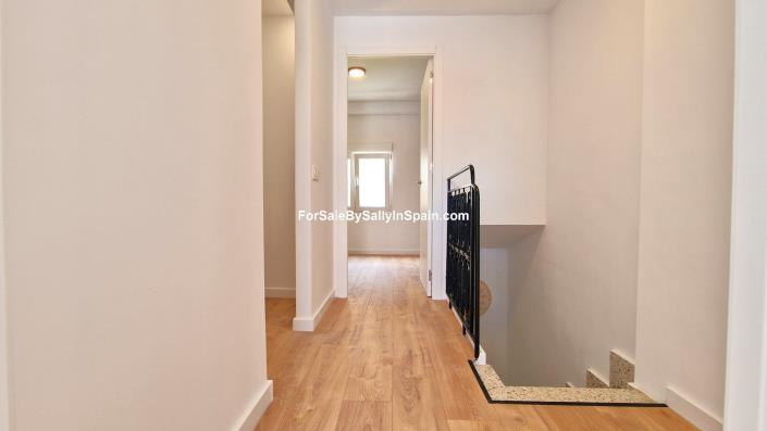 Image No.21-2 Bed Townhouse for sale