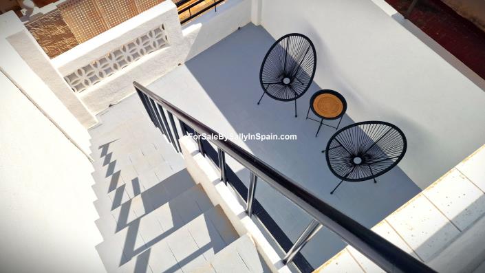 Image No.40-2 Bed Townhouse for sale