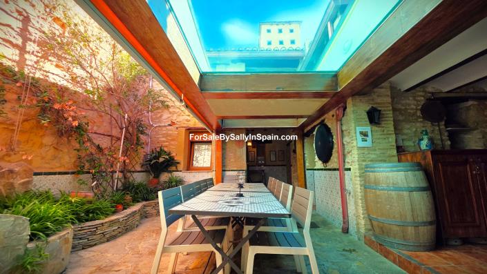 Image No.3-9 Bed Townhouse for sale