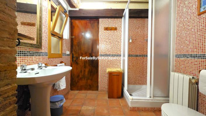 Image No.22-9 Bed Townhouse for sale